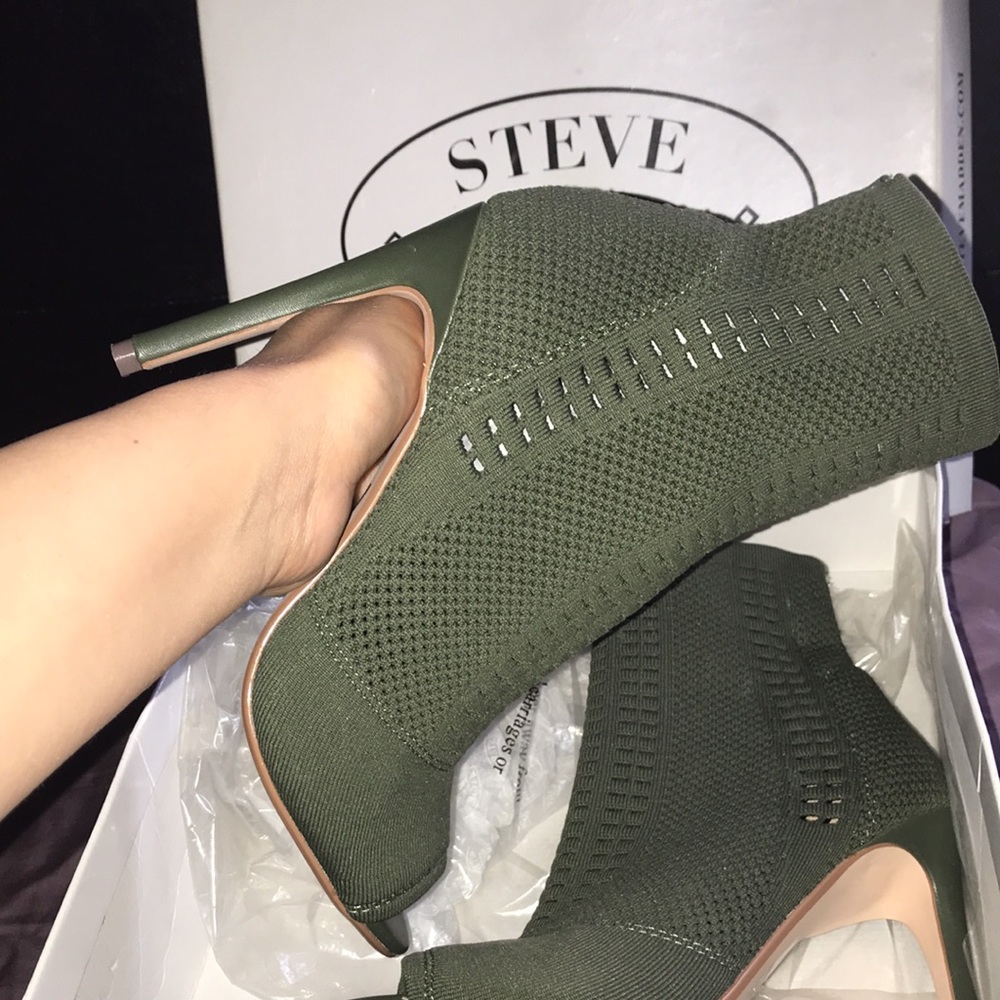 BRAND NEW OLIVE COLOR  STEVE MADDEN OPEN TOED BOOT HEALS size6 1/2